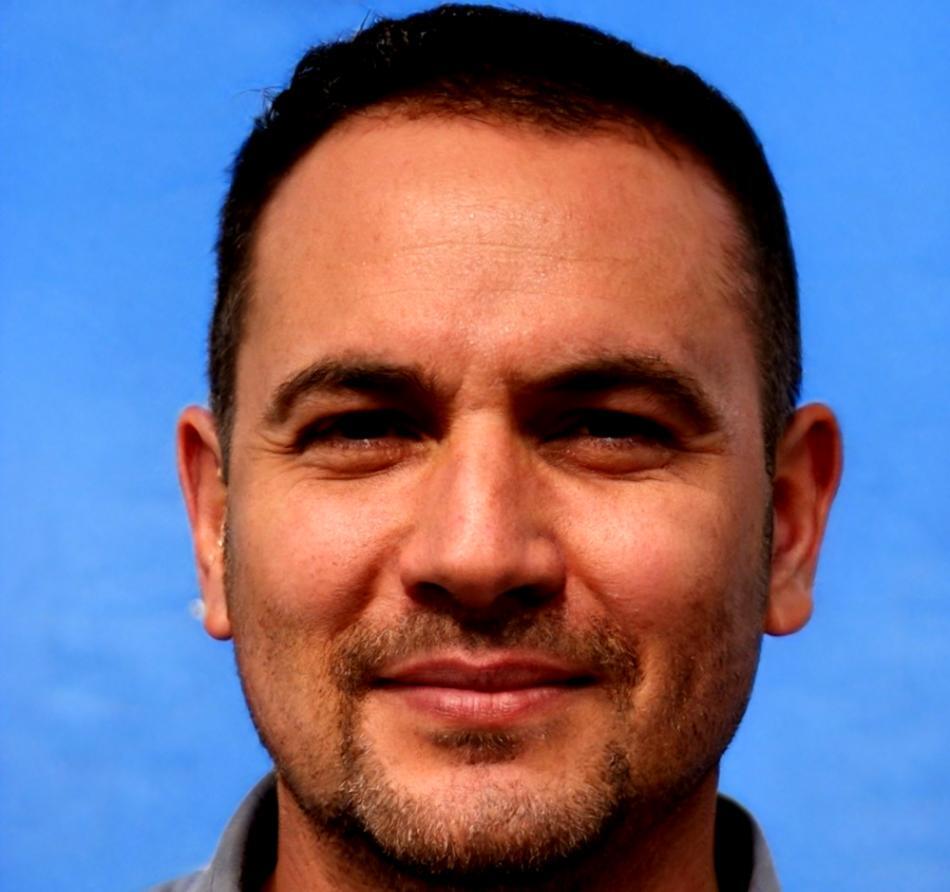 Εμπειρογνώμονας διαχείρισης προσωπικού παρουσιάζει στρατηγικές εξεύρεσης ταλέντων